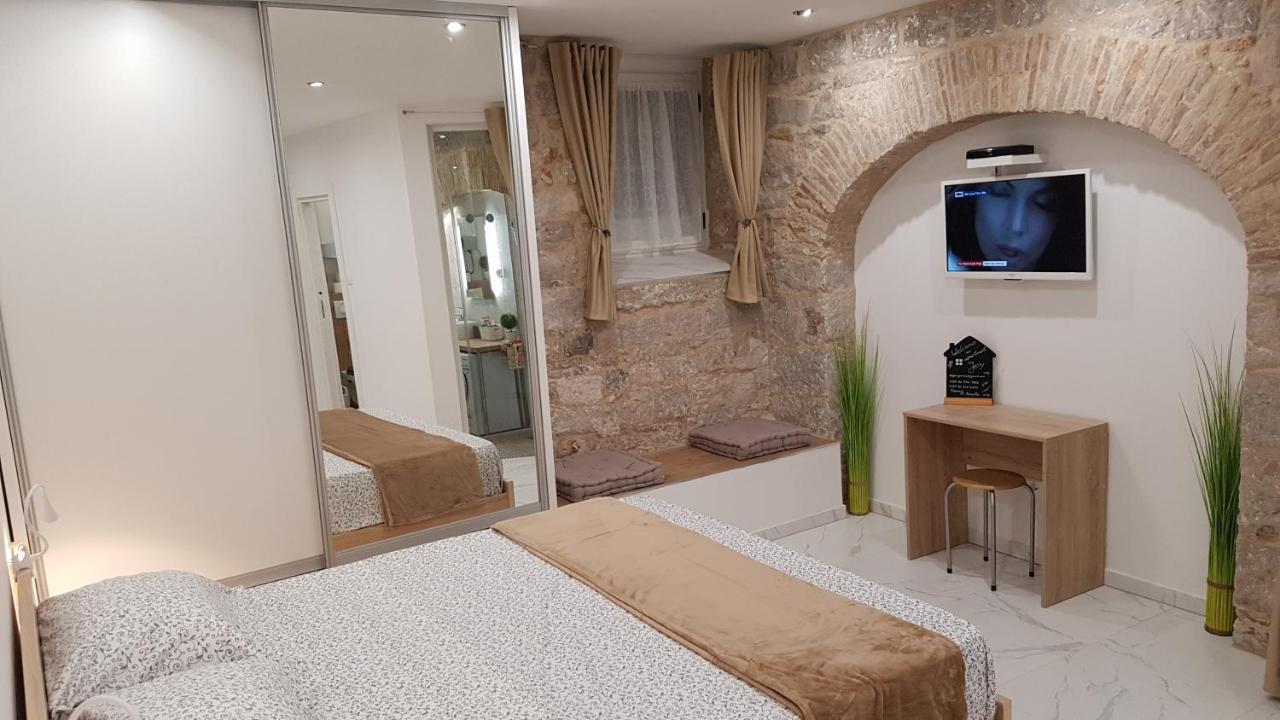 شقة Tales Of Split - 100 Meters From The Seafront المظهر الخارجي الصورة
