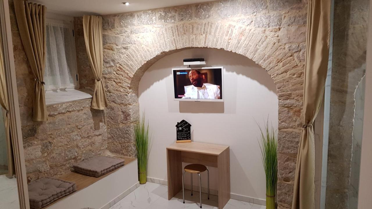 شقة Tales Of Split - 100 Meters From The Seafront المظهر الخارجي الصورة